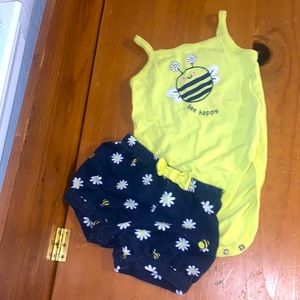Garanimals 2 piece set set, tank top onesie and shorts. Size 6-9 months